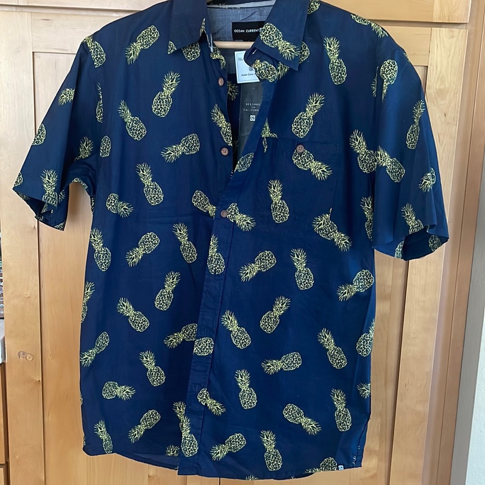 Pineapple short sleeve button up shirt from Hawaii